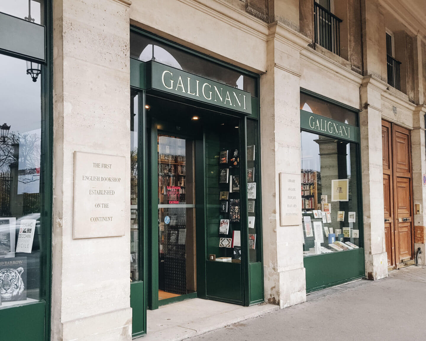 Librairie Galignani Paris France 吹抜けが美しい パリの正統派書店 Mikitravelgram